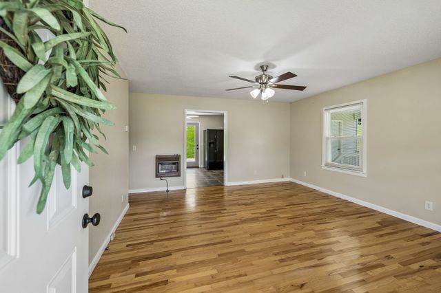14 Morris Ln, Pleasant Shade, TN 37145