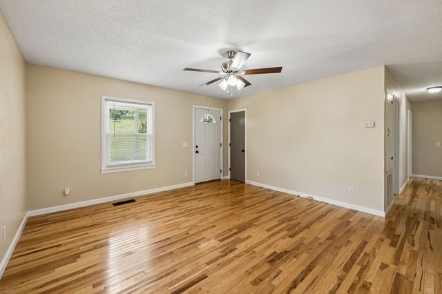 14 Morris Ln, Pleasant Shade, TN 37145