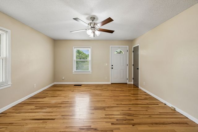 14 Morris Ln, Pleasant Shade, TN 37145
