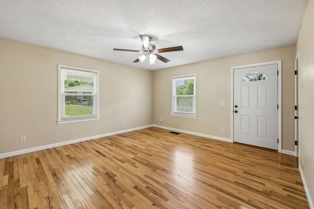 14 Morris Ln, Pleasant Shade, TN 37145