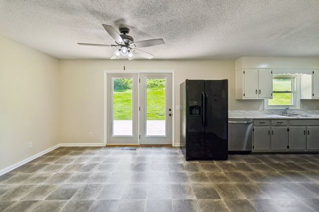 14 Morris Ln, Pleasant Shade, TN 37145