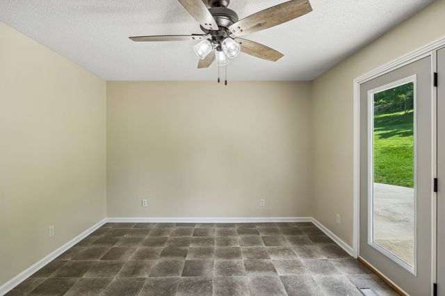 14 Morris Ln, Pleasant Shade, TN 37145