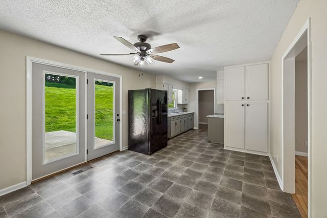14 Morris Ln, Pleasant Shade, TN 37145