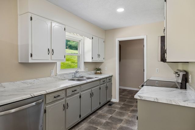 14 Morris Ln, Pleasant Shade, TN 37145