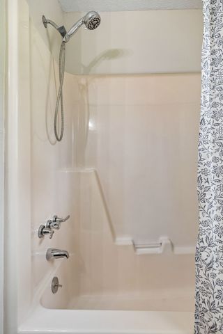 14 Morris Ln, Pleasant Shade, TN 37145