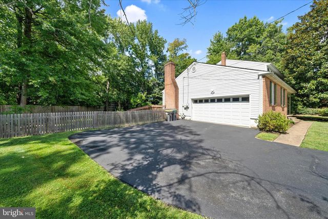 8 JANICE DR, Wilmington, DE 19810