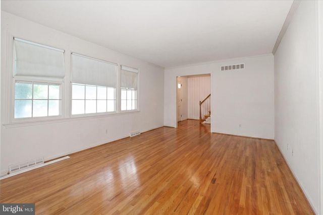 8 JANICE DR, Wilmington, DE 19810