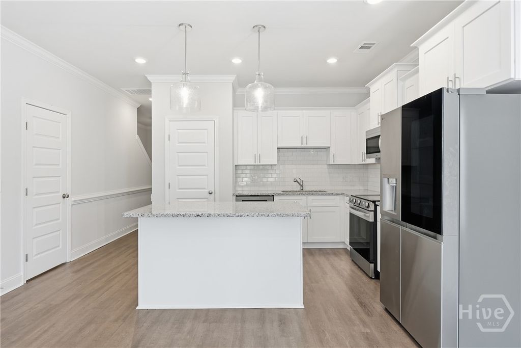Image 16 of property listing at 140 Stafford Loop, Richmond Hill, GA 31324