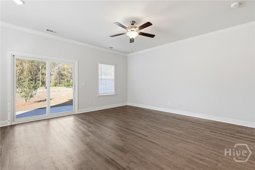 Image 17 of property listing at 140 Stafford Loop, Richmond Hill, GA 31324