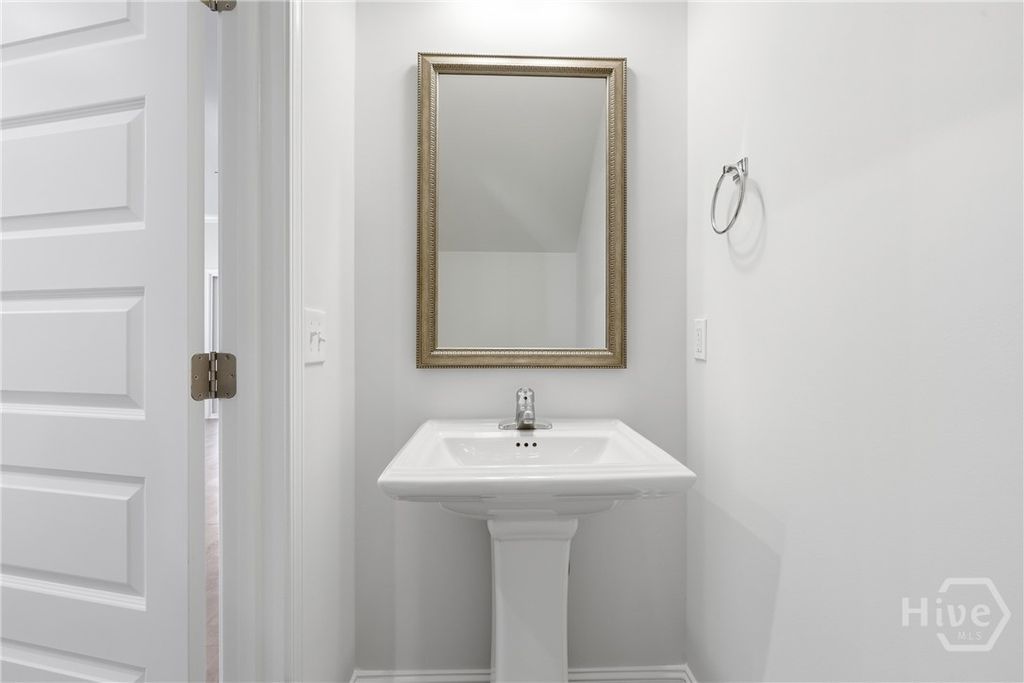 Image 19 of property listing at 140 Stafford Loop, Richmond Hill, GA 31324