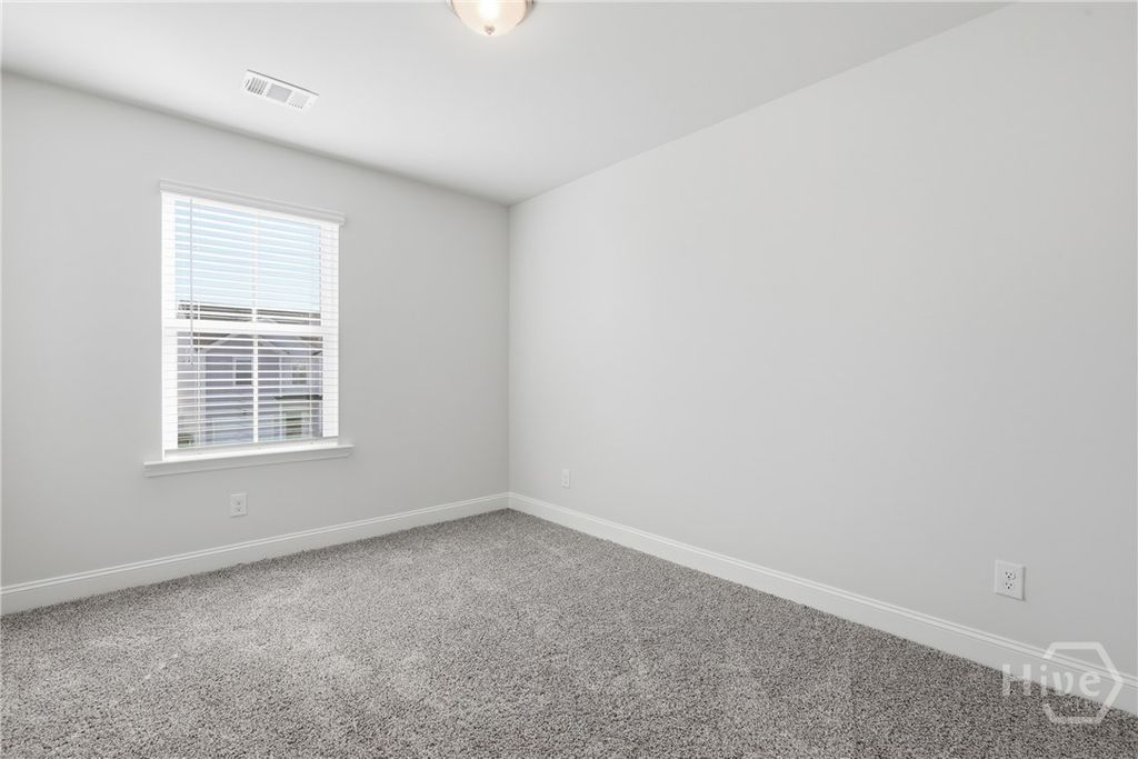Image 9 of property listing at 140 Stafford Loop, Richmond Hill, GA 31324
