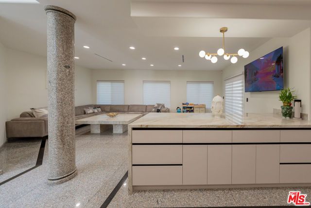 688 Glenmore Boulevard, Glendale, CA 91206