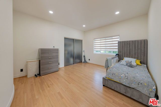 688 Glenmore Boulevard, Glendale, CA 91206