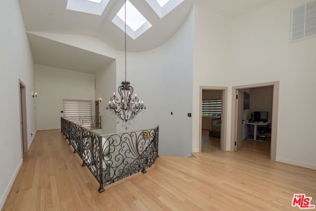 688 Glenmore Boulevard, Glendale, CA 91206