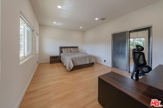 688 Glenmore Boulevard, Glendale, CA 91206