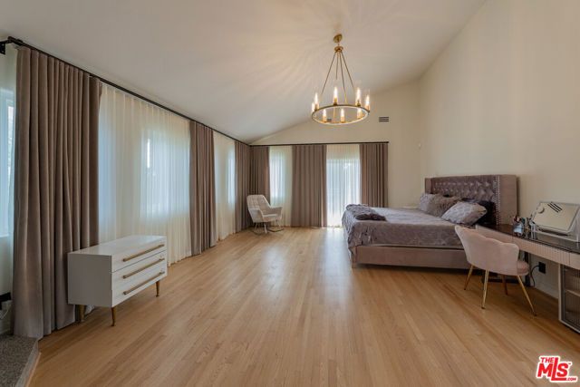 688 Glenmore Boulevard, Glendale, CA 91206