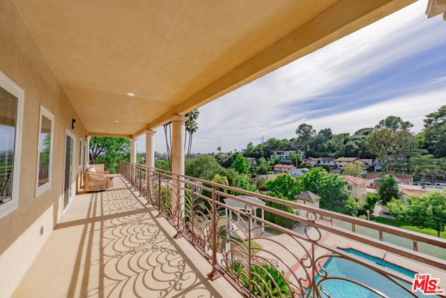 688 Glenmore Boulevard, Glendale, CA 91206