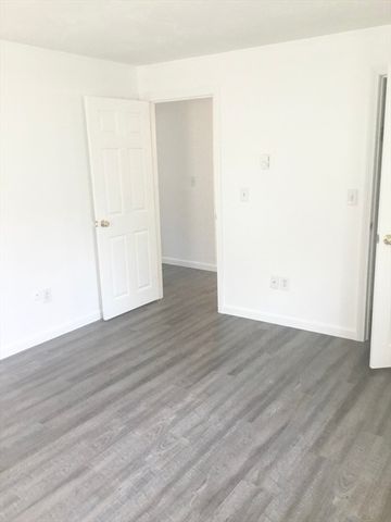 48 King St 48, Mansfield, MA 02048