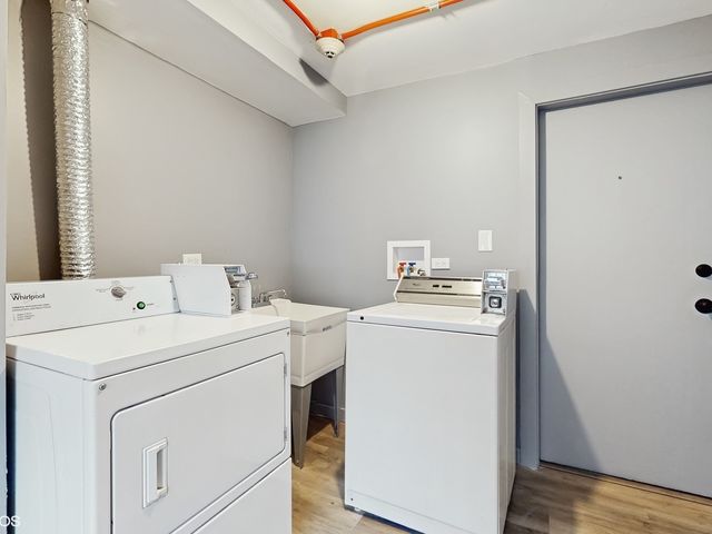 10358 Michael Todd Terrace 1E, Glenview, IL 60025