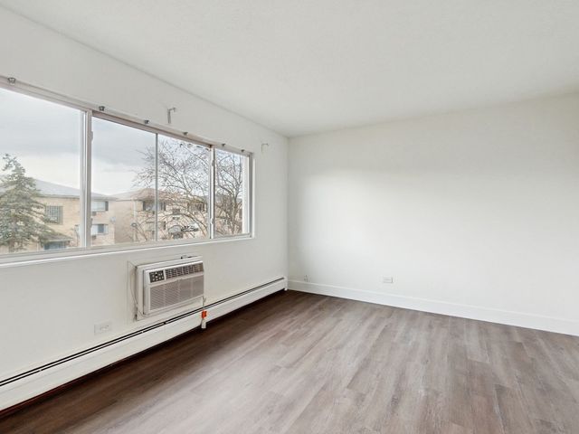 10358 Michael Todd Terrace 1E, Glenview, IL 60025