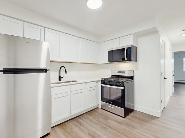 10358 Michael Todd Terrace 1E, Glenview, IL 60025