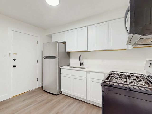 10358 Michael Todd Terrace 1E, Glenview, IL 60025