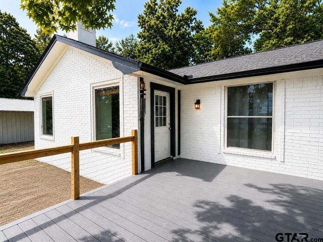 22733 Creekwood Dr, Flint, TX 75762