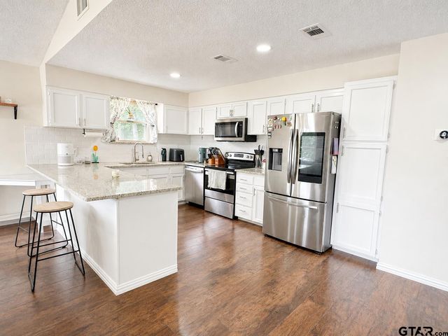 22733 Creekwood Dr, Flint, TX 75762