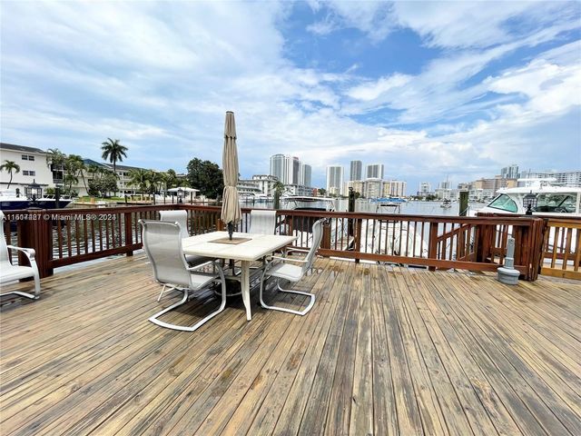 462 Golden Isles Dr 210, Hallandale Beach, FL 33009