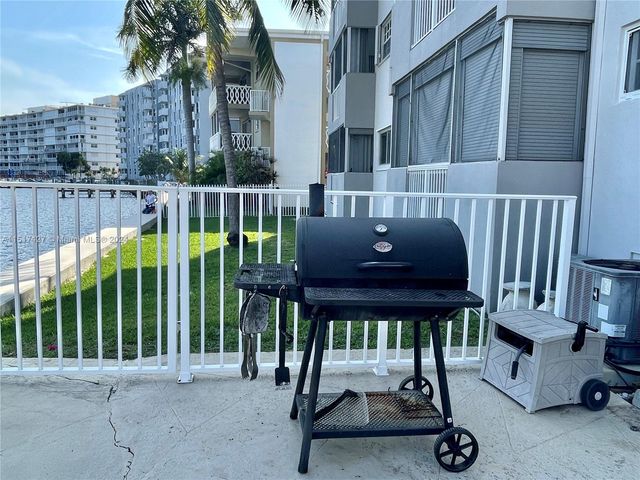 462 Golden Isles Dr 210, Hallandale Beach, FL 33009