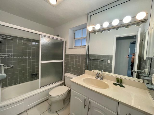 462 Golden Isles Dr 210, Hallandale Beach, FL 33009