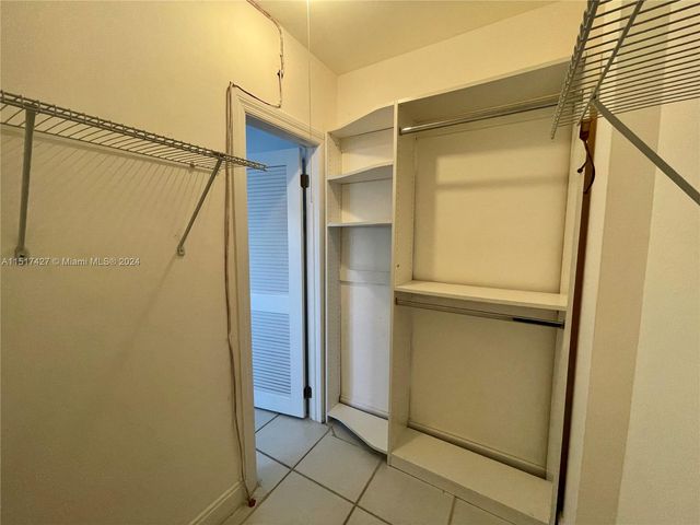 462 Golden Isles Dr 210, Hallandale Beach, FL 33009