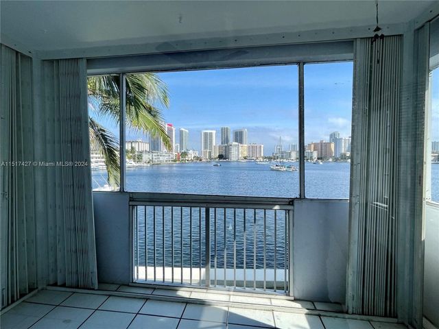 462 Golden Isles Dr 210, Hallandale Beach, FL 33009