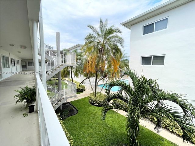 462 Golden Isles Dr 210, Hallandale Beach, FL 33009