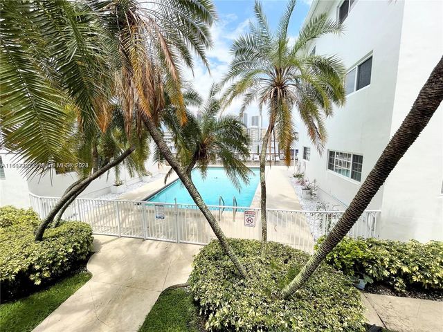 462 Golden Isles Dr 210, Hallandale Beach, FL 33009