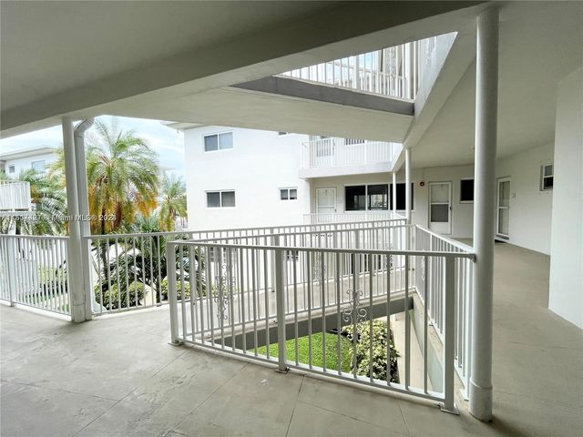 462 Golden Isles Dr 210, Hallandale Beach, FL 33009