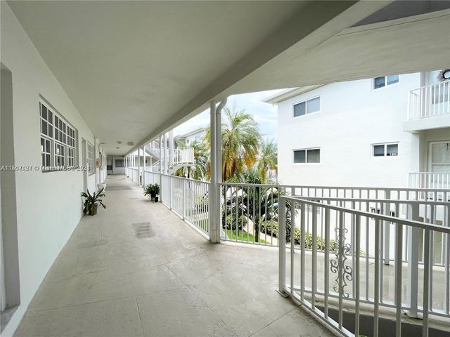 462 Golden Isles Dr 210, Hallandale Beach, FL 33009