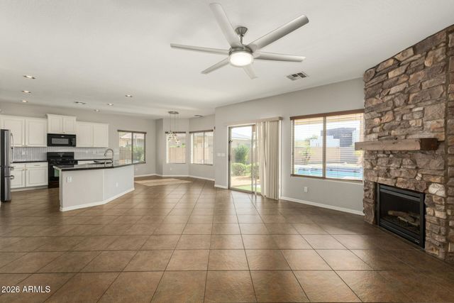 1515 E APOLLO Road, Phoenix, AZ 85042