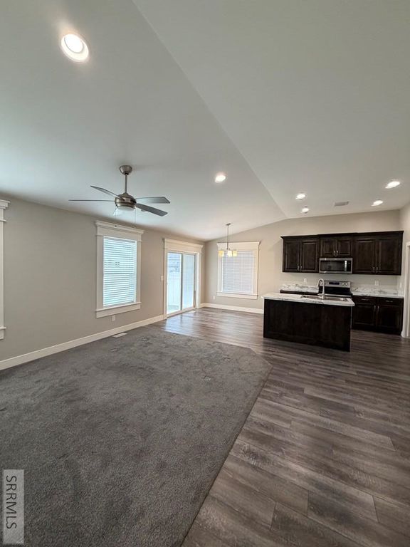 Image 5 of property listing at 3660 S Yvonne Way, Ammon, ID 83406