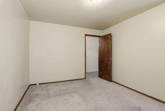 831 S COMMERCIAL STREET, Neenah, WI 54956