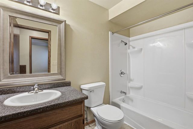 831 S COMMERCIAL STREET, Neenah, WI 54956