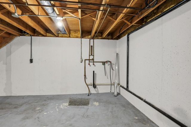 831 S COMMERCIAL STREET, Neenah, WI 54956