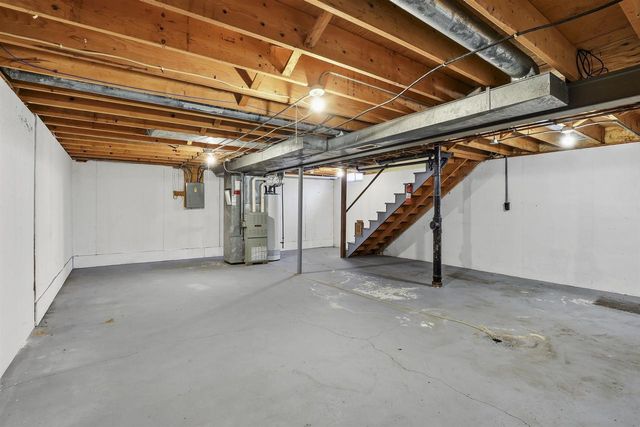 831 S COMMERCIAL STREET, Neenah, WI 54956