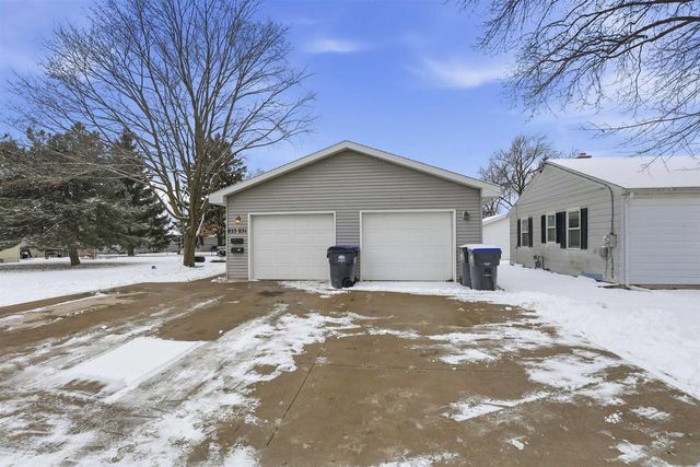 831 S COMMERCIAL STREET, Neenah, WI 54956