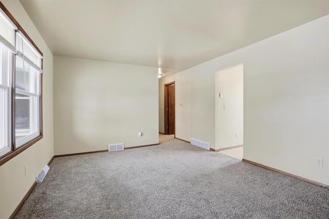 831 S COMMERCIAL STREET, Neenah, WI 54956