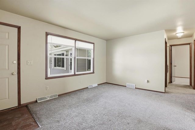 831 S COMMERCIAL STREET, Neenah, WI 54956