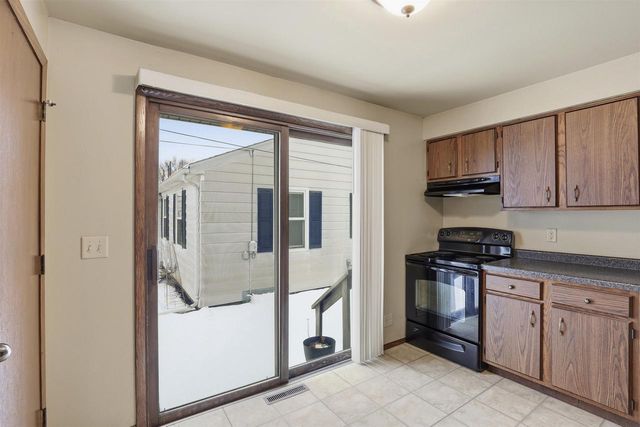 831 S COMMERCIAL STREET, Neenah, WI 54956