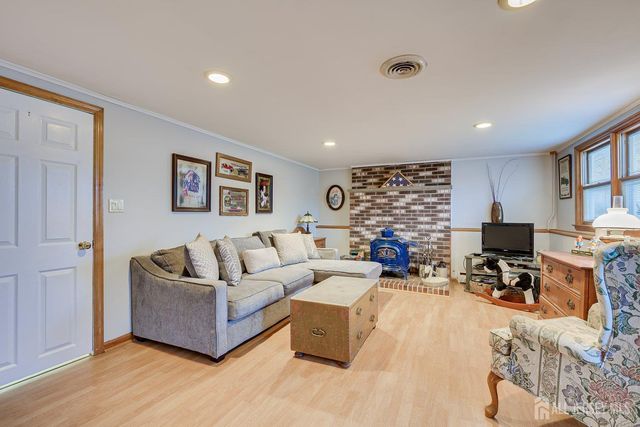 8 Adelphi Court, Edison, NJ 08837