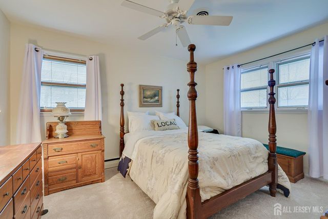 8 Adelphi Court, Edison, NJ 08837