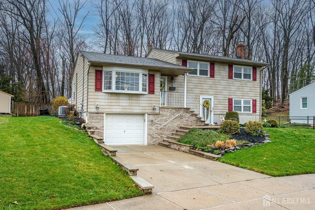 8 Adelphi Court, Edison, NJ 08837